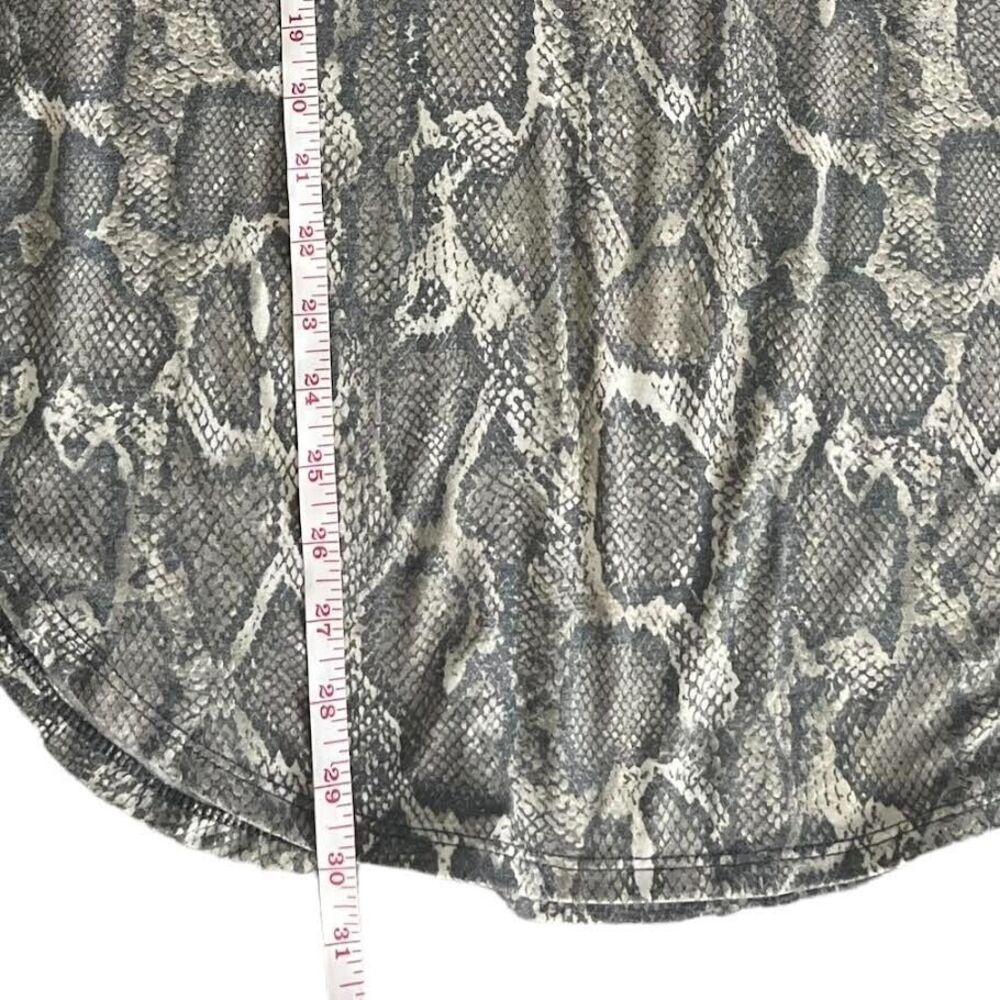 Bombom Women's Short Sleeve Snakeskin Print Shirt Top Blouse V-Neck Size… - Picture 13 of 13